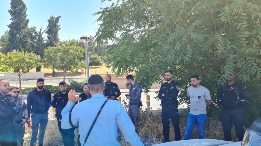 القدس : حملة للشرطة في شعفاط واعتقال مشتبه بالاعتداء على شقيقته